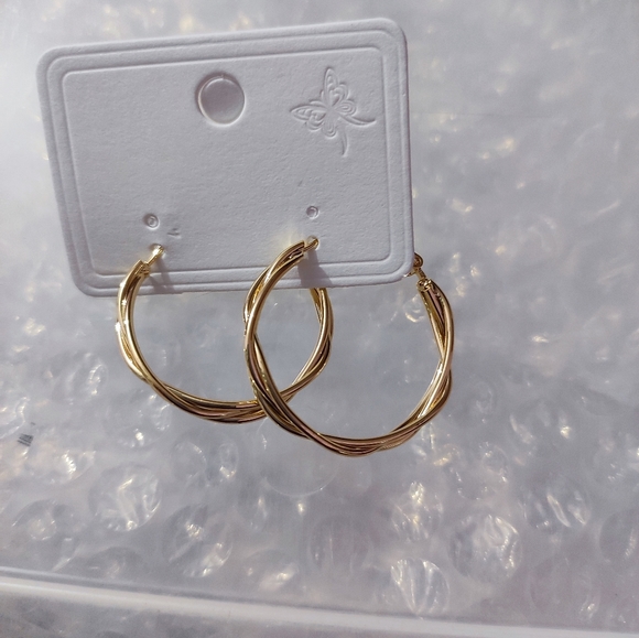 Jewelry - Golden Hoops